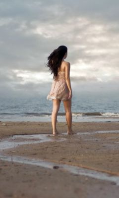Girl-Walking-On-Beach