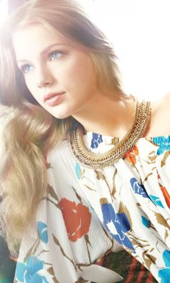 Taylor-Swift in a different look