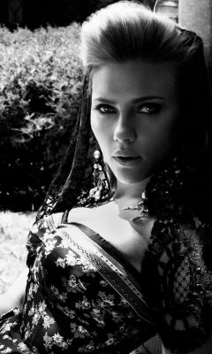 Scarlett-Johansson-Monochrome