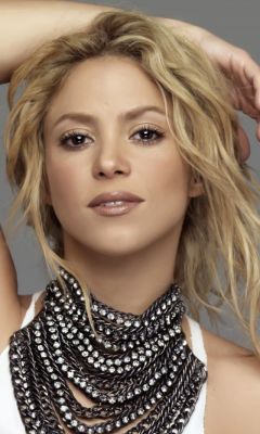 Beautiful-Blonde-Shakira