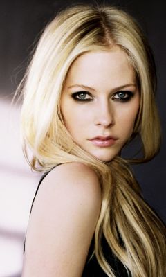 Cute-Blonde-Avril-Lavigne
