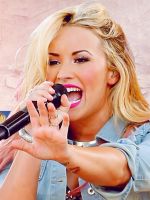 Demi-Lovato-Singing