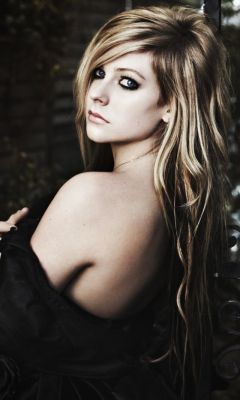Avril-Lavigne-Goodbye-Lullaby