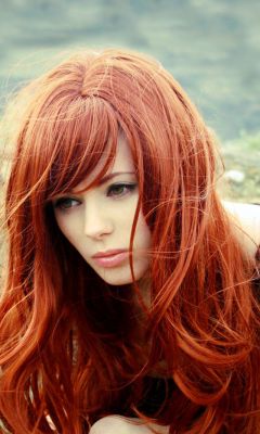 Gorgeous-Red-Hair-Girl-With-Green-Eyes