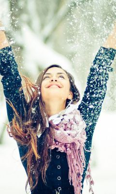 Winter-Snow-And-Happy-Girl