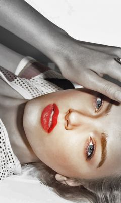 Blue-Eyes-Red-Lips