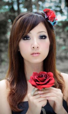 Asian-Girl-With-Red-Rose