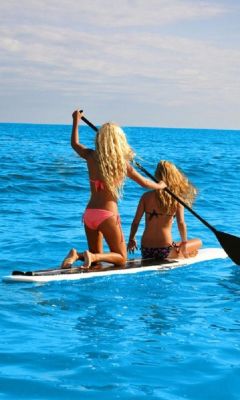Rowing duos in bikini
