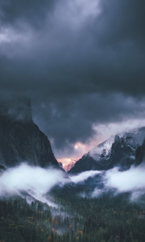 brown rocky mountain under gray sky wallpaper