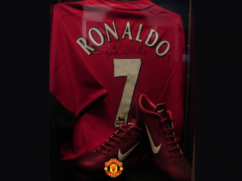 Most Popular Football Player Cristiano Ronaldo Hd Wallpapers Sport Photo Manchester  United Hd Wallpaper 480x360